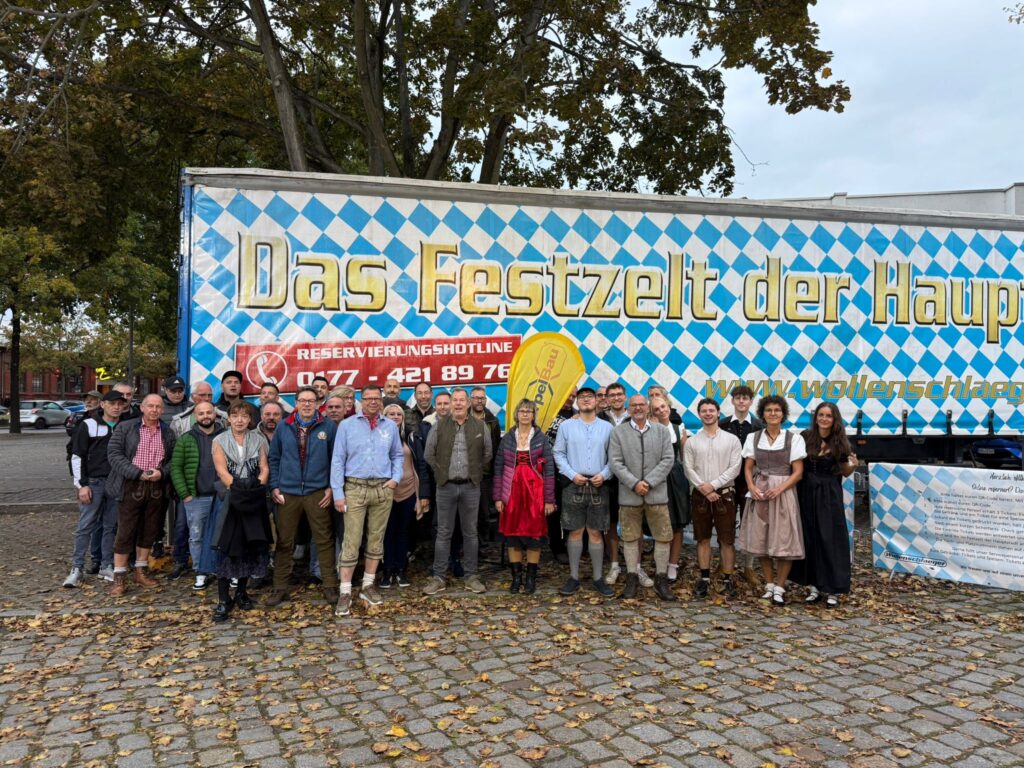 WhatsApp Bild 2025-10-11 um 05.10.28_aec87244 Wörpel Bau feiert Oktoberfest